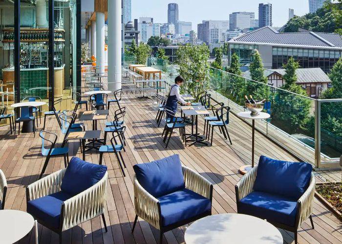 An image of the EATALY Harajuku al fresco dining terrace, looking out over Tokyo.